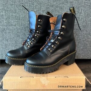 Dr. Martens Leona